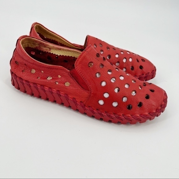KISS Kiss red perforated comfort shoes size 10.5 - Picture 1 of 6